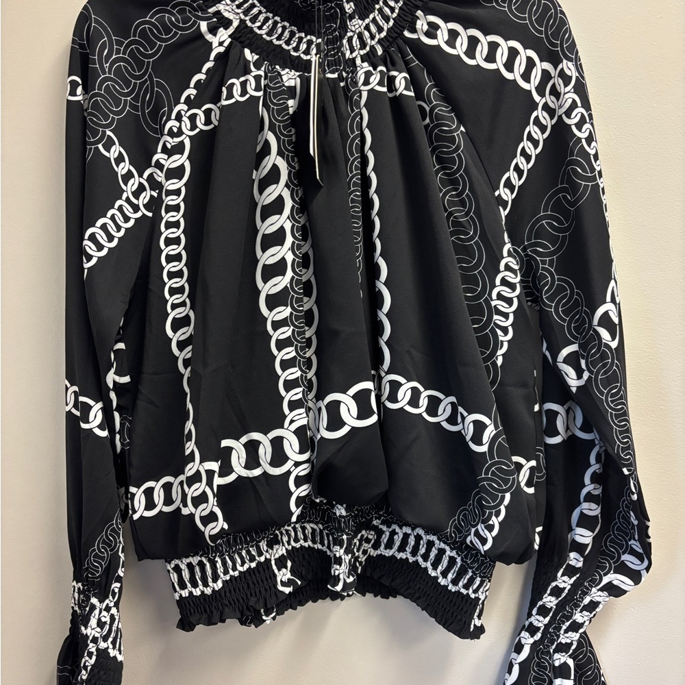 NWT Gracia Monochrome Chain Pattern Top